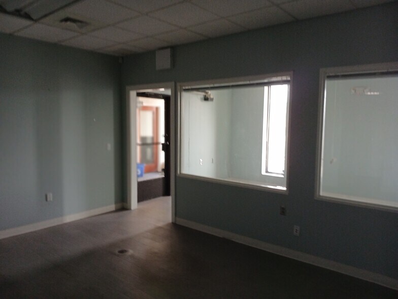 240 Sargent Dr, New Haven, CT à louer - Photo de l’immeuble – Image 3 sur 6