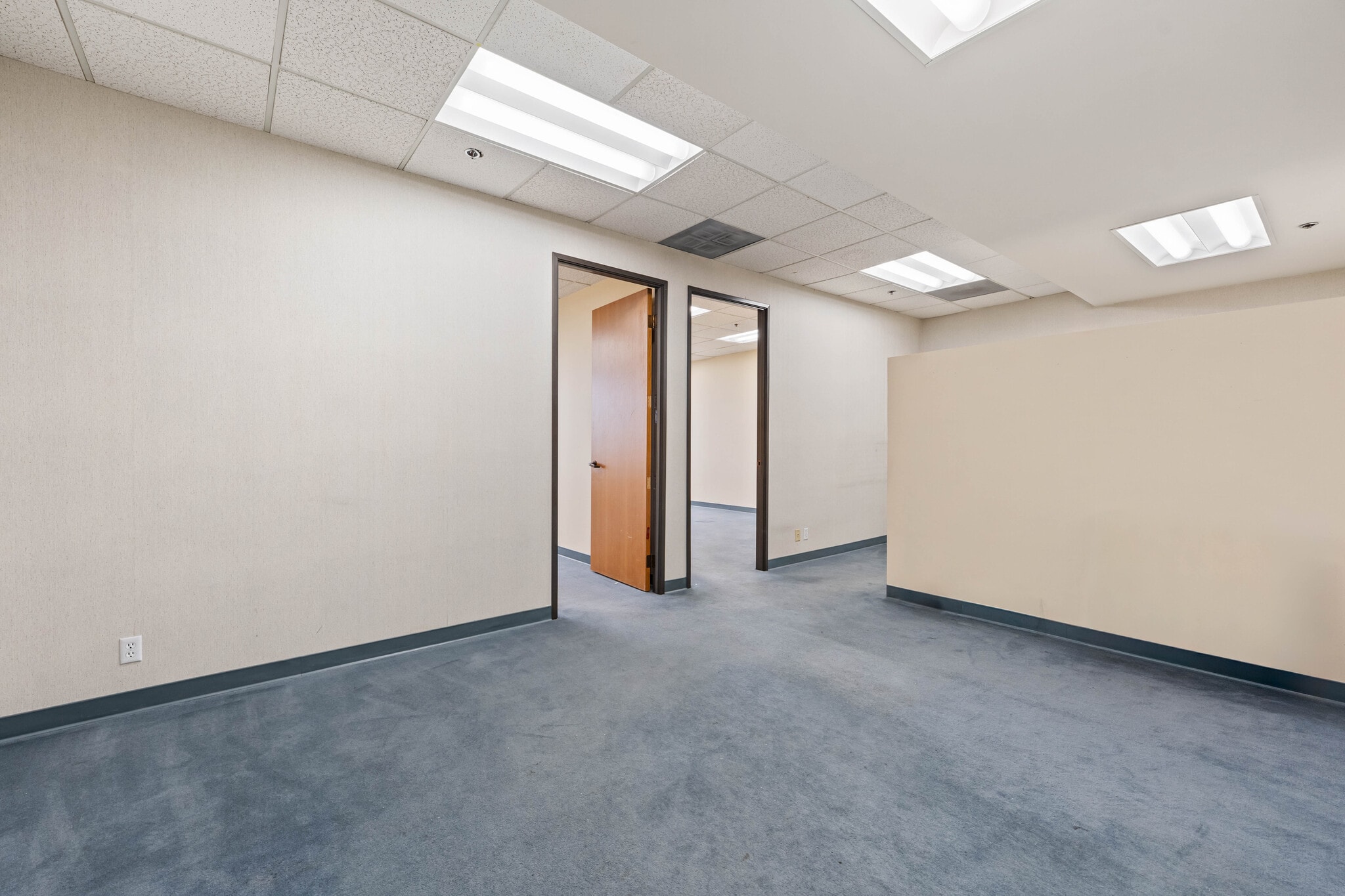 2670 N Main St, Santa Ana, CA à louer Photo intérieure– Image 1 sur 4