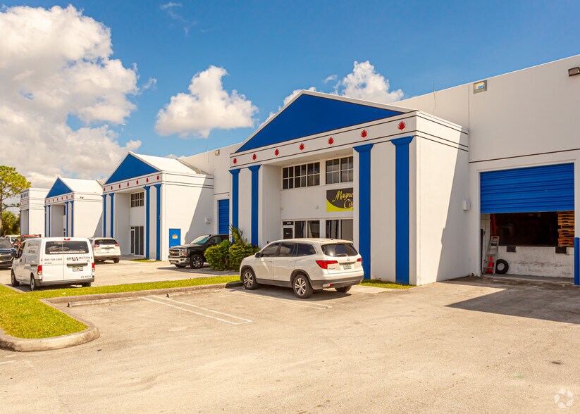 13450-13464 SW 131st St, Miami, FL à louer - Photo de l’immeuble – Image 3 sur 4