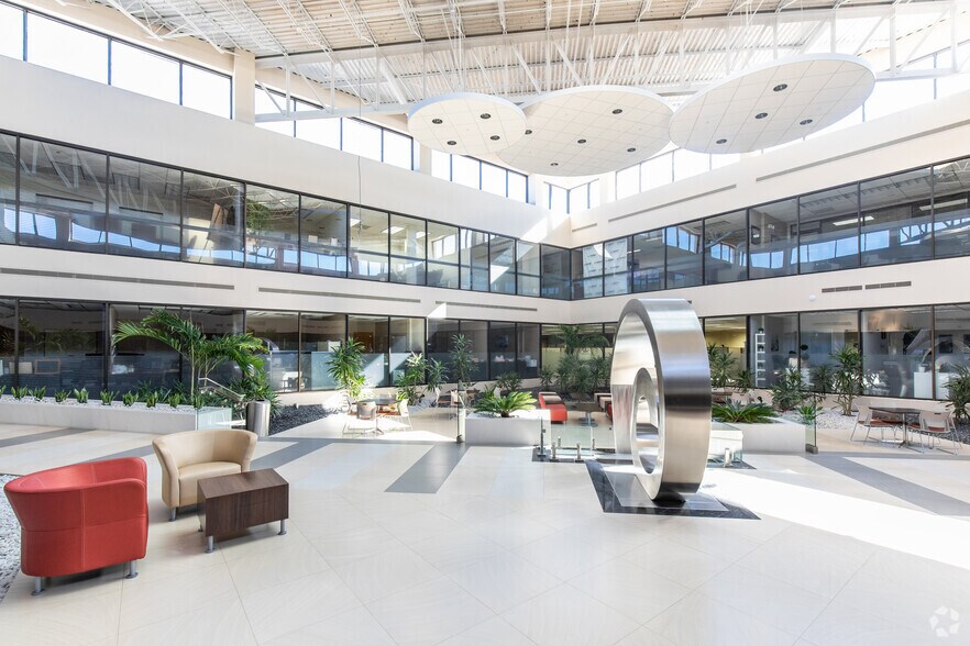 7771 W Oakland Park Blvd, Fort Lauderdale, FL à louer - Photo intérieure – Image 1 sur 16