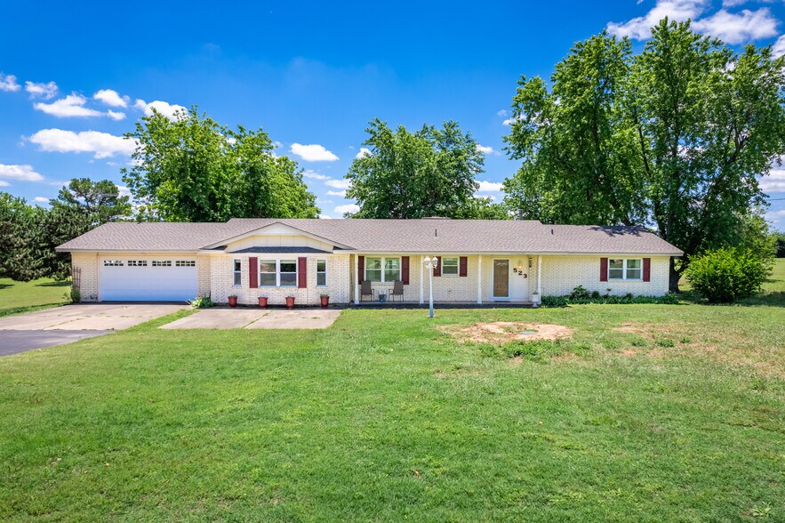 523 W Country Club Rd, Chickasha, OK à vendre - Photo de l’immeuble – Image 3 sur 17