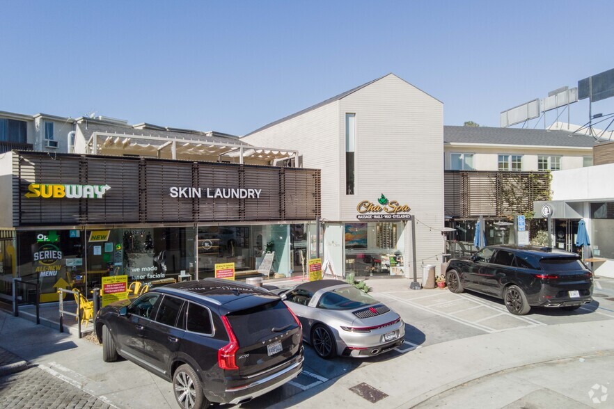 11723-11733 Barrington Ct, Los Angeles, CA à louer - Photo de l’immeuble – Image 2 sur 4