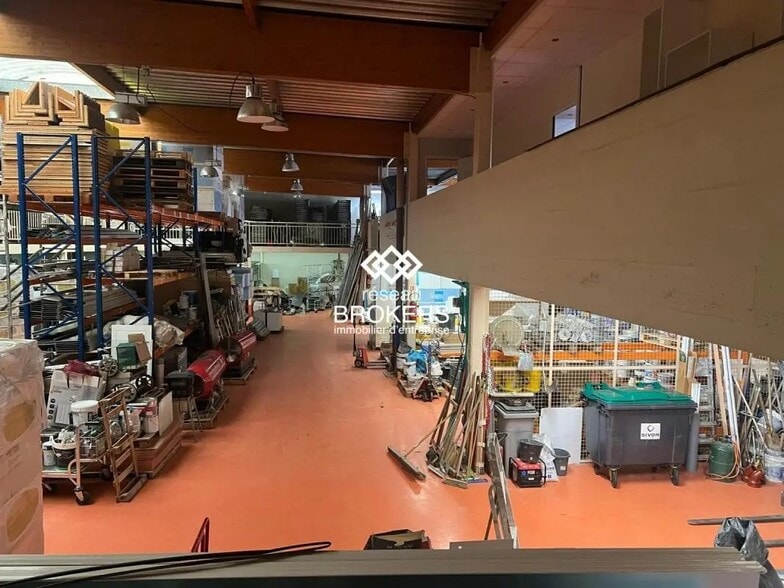 Local d'activités dans Mandres-les-Roses à vendre - Photo intérieure – Image 2 sur 4
