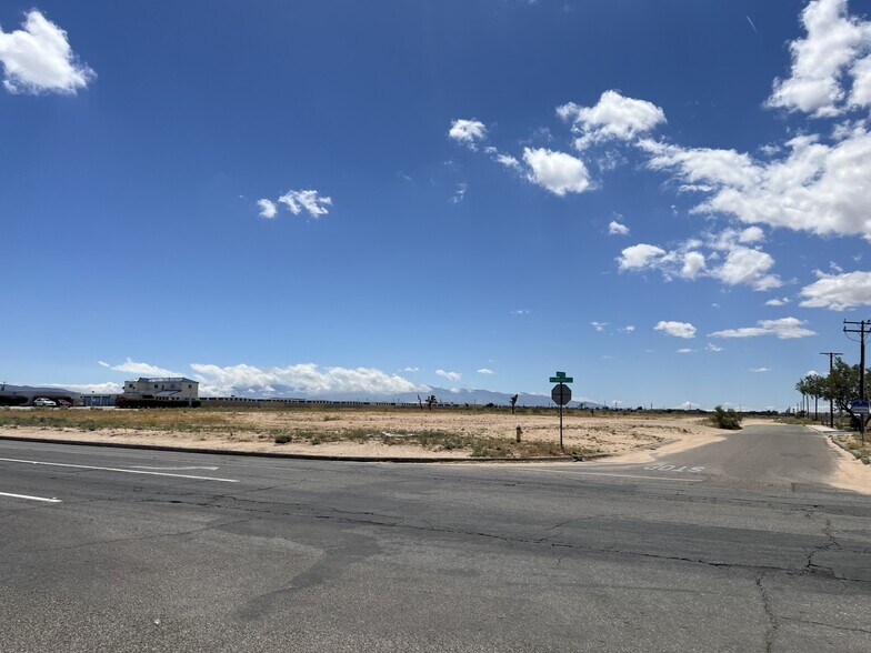 I Ave, Hesperia, CA à vendre - Photo de l’immeuble – Image 2 sur 8