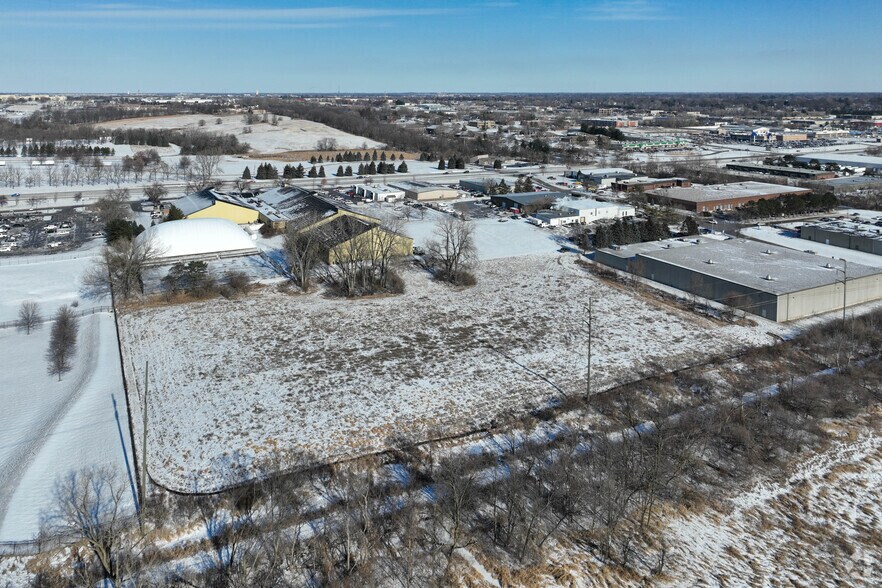 2136 NW 108th St, Clive, IA à louer - Photo de l’immeuble – Image 3 sur 3