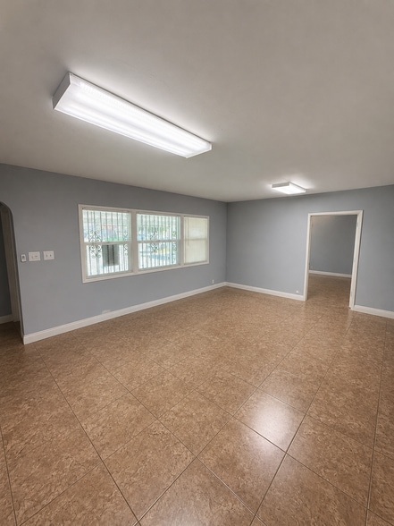 11628-11630 Victory Blvd, North Hollywood, CA à vendre - Photo intérieure – Image 3 sur 10