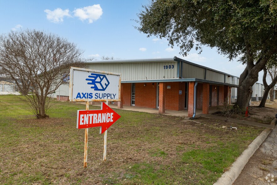 1903 N Austin St, Seguin, TX à vendre - Photo de l’immeuble – Image 3 sur 8
