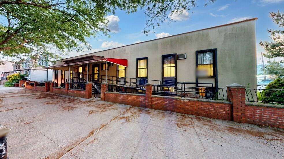 77-20 74th St, Ridgewood, NY à louer - Photo de l’immeuble – Image 1 sur 30
