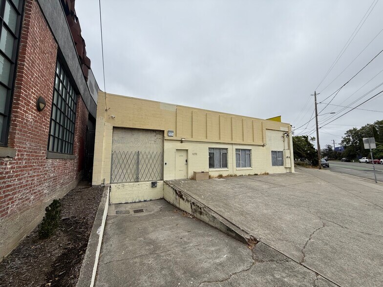 1070-1074 40th St, Oakland, CA à louer - Photo de l’immeuble – Image 3 sur 6
