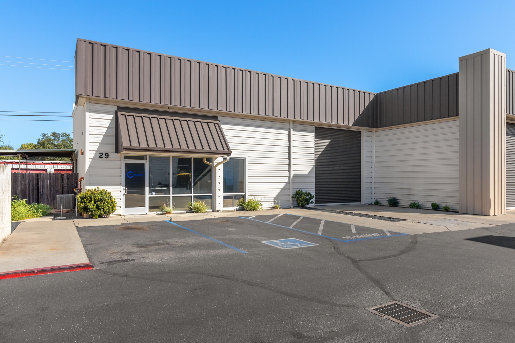 29 Bellarmine Ct, Chico, CA à louer Photo de l’immeuble– Image 1 sur 9