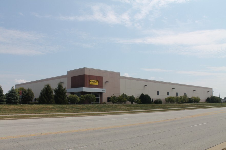 14670 Cumberland Rd, Noblesville, IN à louer - Photo de l’immeuble – Image 2 sur 21