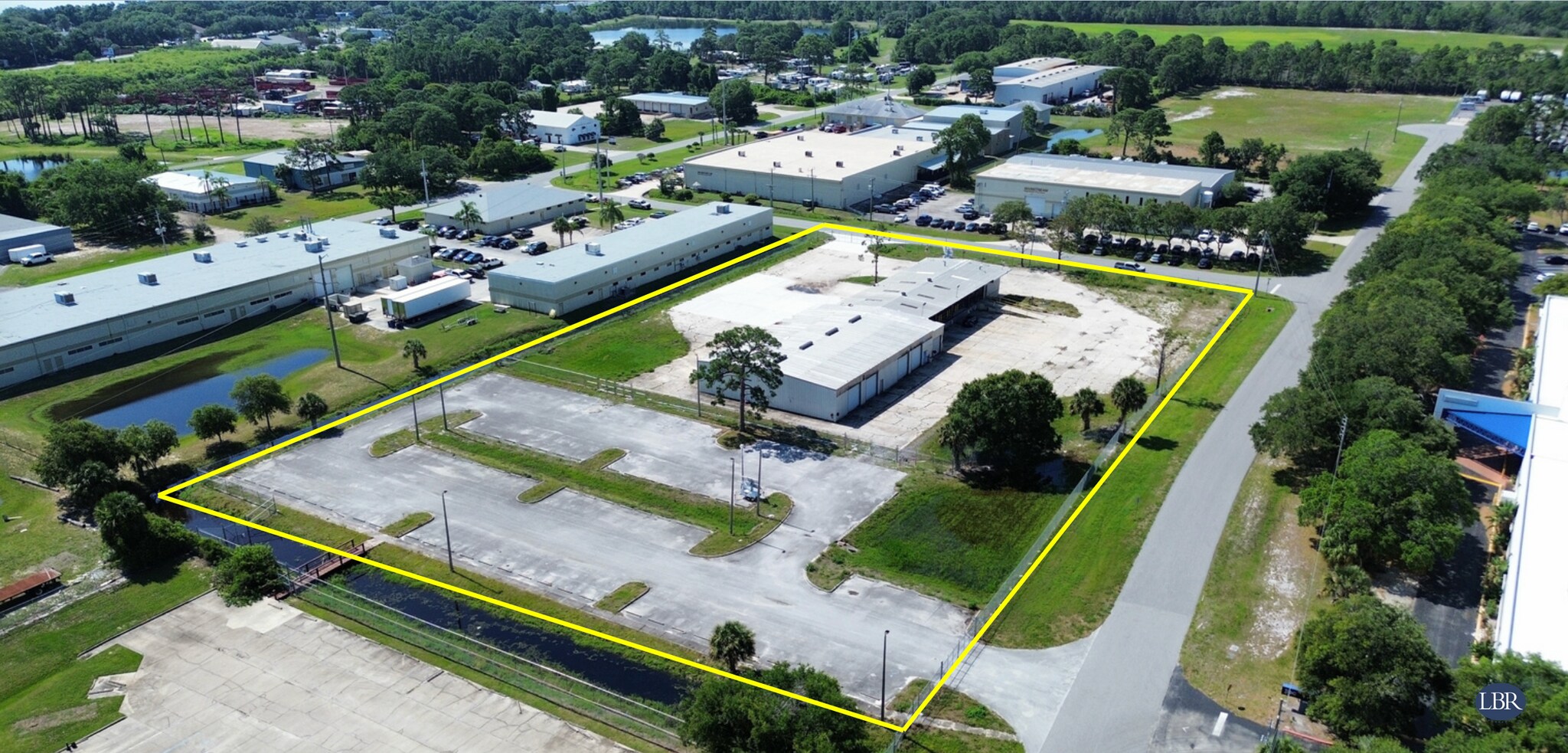 222 Yellow Pl, Rockledge, FL à louer Photo de l’immeuble– Image 1 sur 8