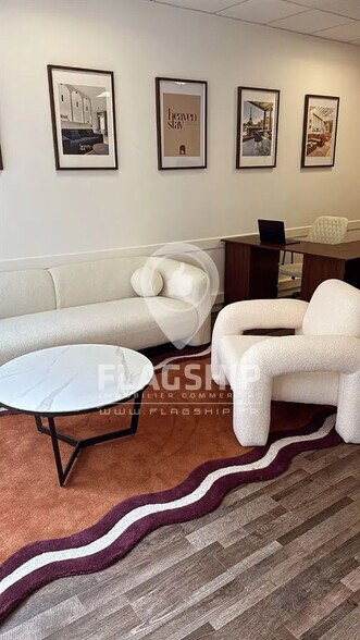 Local commercial dans Paris à louer - Photo de l’immeuble – Image 2 sur 5