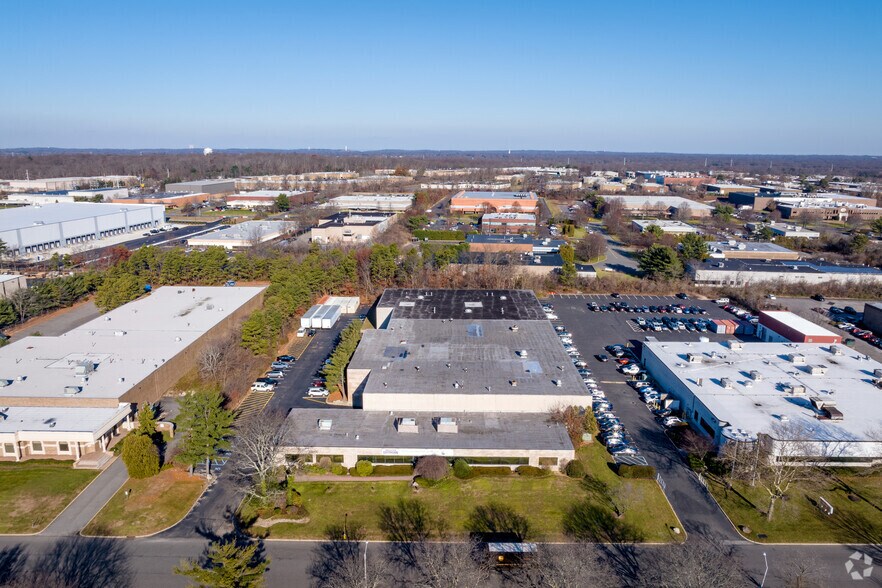 50 Commerce Dr, Hauppauge, NY à louer - Photo de l’immeuble – Image 3 sur 5