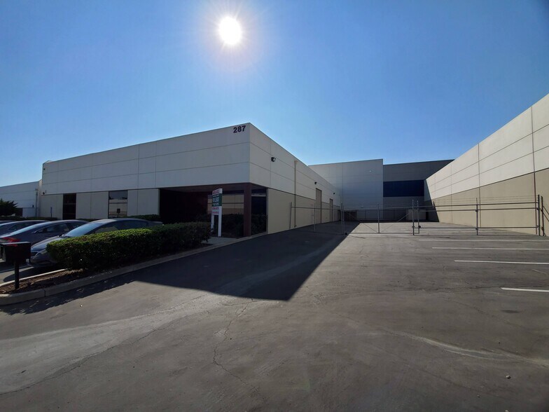 287 Industry Way, Upland, CA à louer - Photo de l’immeuble – Image 2 sur 17