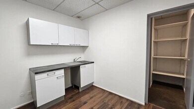 10 Avenue Du Général De Gaulle, Pontault-Combault à louer Photo intérieure– Image 2 sur 11