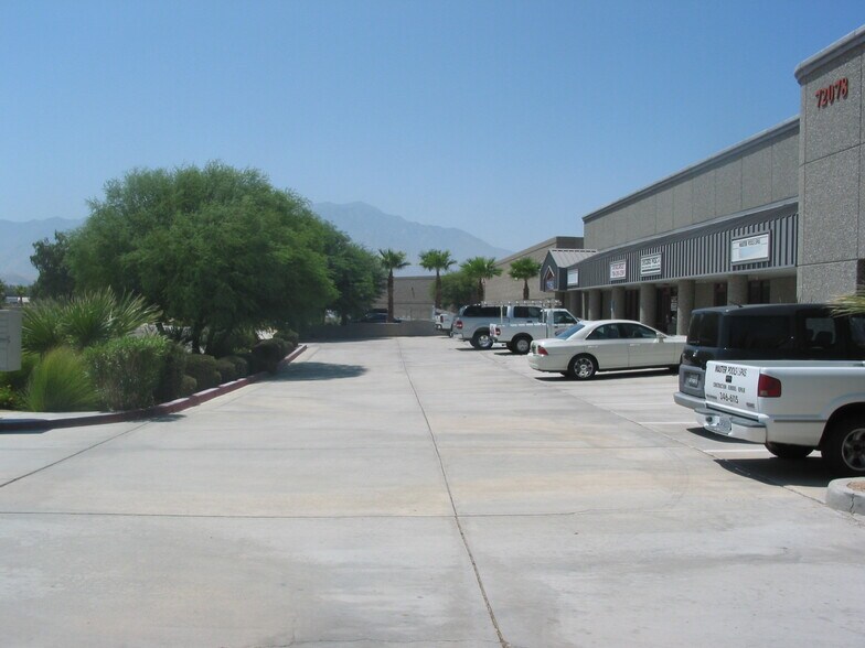 72078 Corporate Way, Thousand Palms, CA à louer - Photo de l’immeuble – Image 3 sur 10