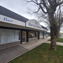 162 Harrison Av, Parksville, BC à louer Photo de l’immeuble– Image 2 sur 11
