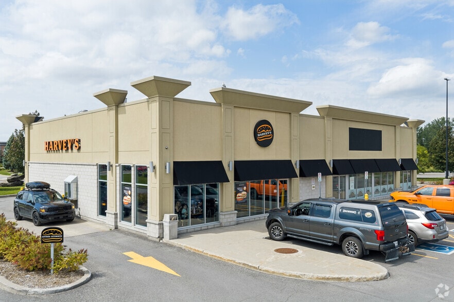 5205 Boul Robert-Bourassa, Laval, QC à louer - Photo principale – Image 3 sur 72