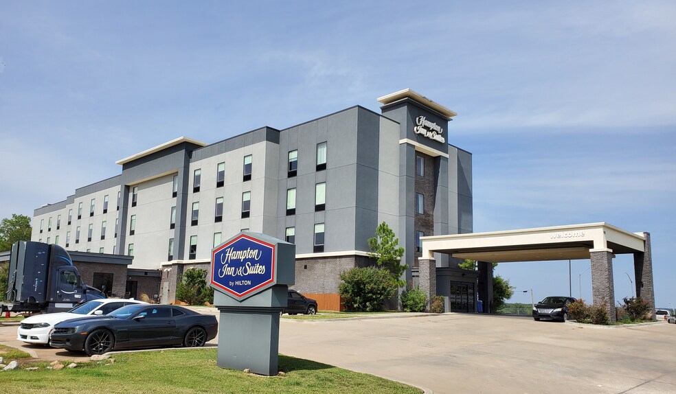 915 Ada Webb Dr, Stroud, OK à vendre - Photo de l’immeuble – Image 2 sur 20
