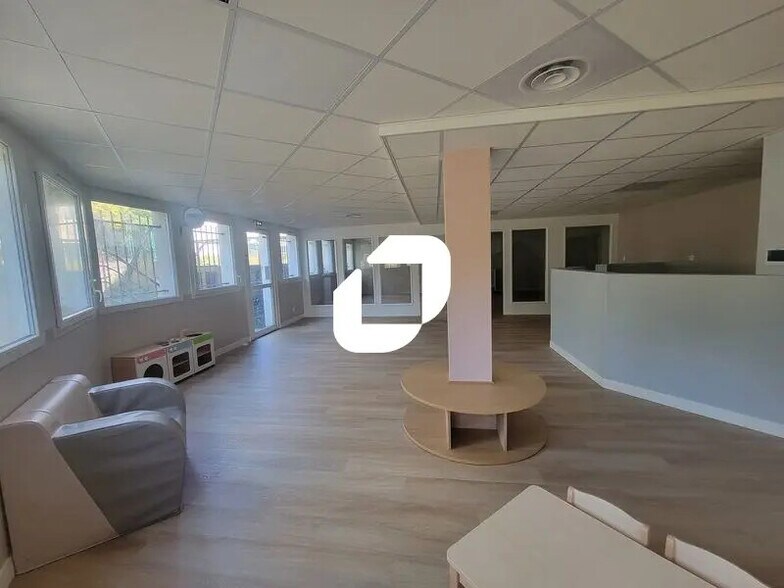 Bureau dans Orsay à louer - Photo de l’immeuble – Image 3 sur 12