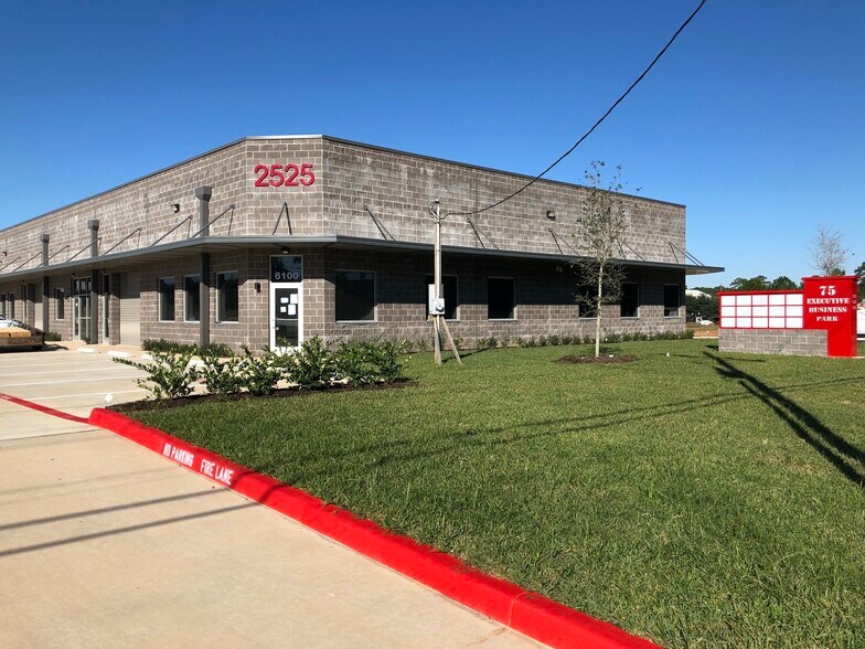 2519 N Frazier St, Conroe, TX à louer - Photo principale – Image 1 sur 17