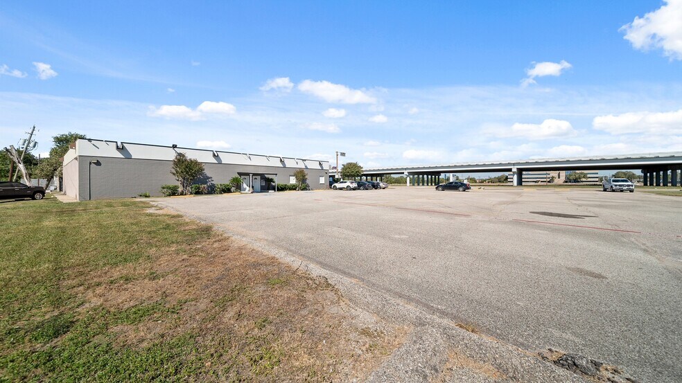 910 N Highway 146, Baytown, TX à vendre - Photo de l’immeuble – Image 2 sur 29