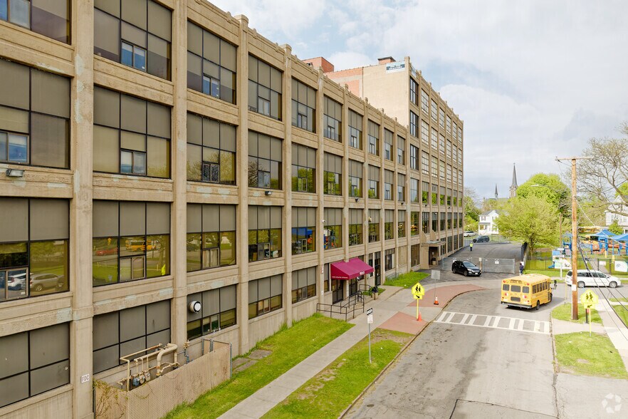 30 Hart St, Rochester, NY à louer - Photo de l’immeuble – Image 2 sur 9