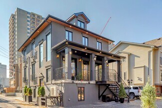 Plus de détails pour 11833 102 Ave NW, Edmonton, AB - Bureau à vendre