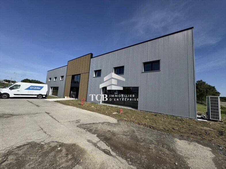 Local d'activités dans Couëron à vendre - Photo de l’immeuble – Image 2 sur 18