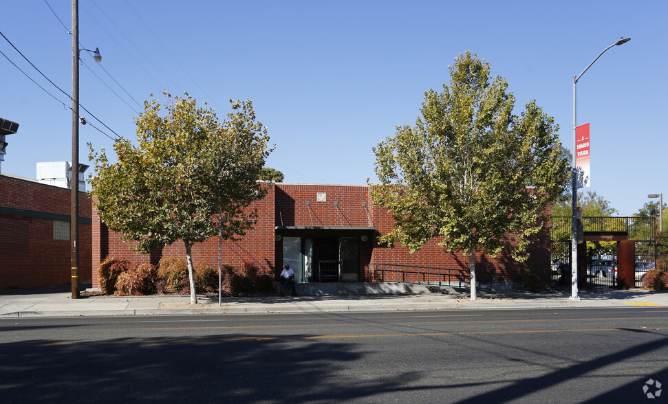 3200 Stockton Blvd, Sacramento, CA à vendre - Photo de l’immeuble – Image 3 sur 5