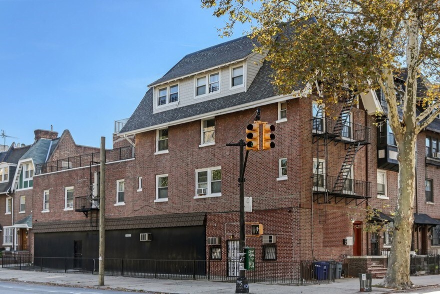 1016 Saint Johns Pl, Brooklyn, NY à louer - Photo de l’immeuble – Image 2 sur 2