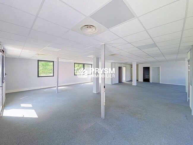 Plus de détails pour 14 Rue Léo Lagrange, Chartres-de-Bretagne - Bureau à vendre