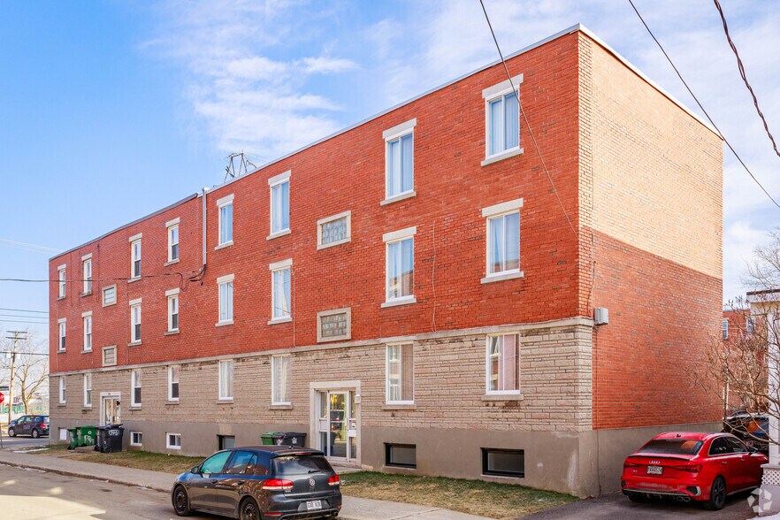390 9e Av, Montréal, QC à vendre - Photo principale – Image 1 sur 3