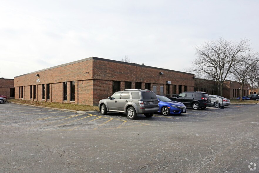 5515 N Cumberland Ave, Chicago, IL à vendre - Photo de l’immeuble – Image 3 sur 6