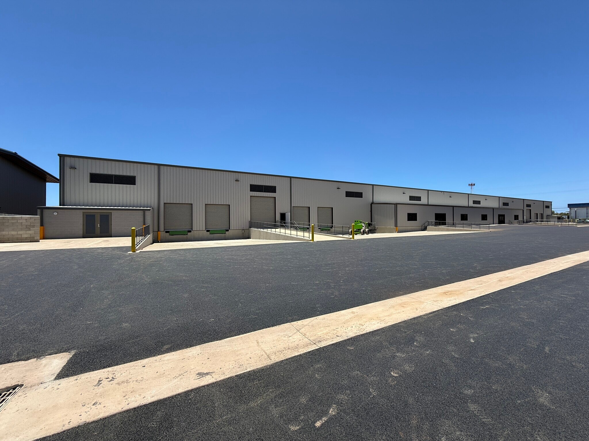 91-209 Kuhela St, Kapolei, HI à louer Photo de l’immeuble– Image 1 sur 9