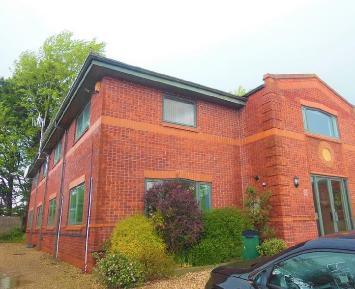 Haddonsacre Business Centre portefeuille de 3 biens à vendre sur LoopNet.fr - Photo principale – Image 3 sur 3