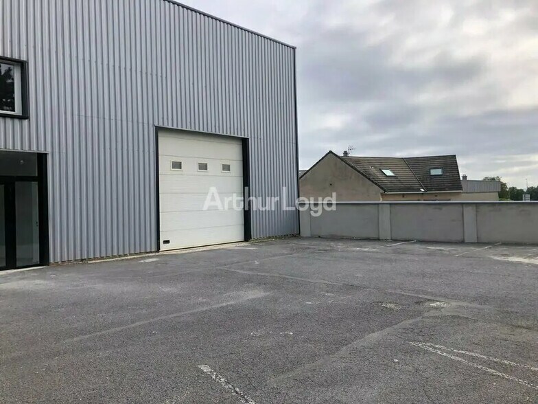 Local d'activités dans Tinqueux à vendre - Photo de l’immeuble – Image 2 sur 12