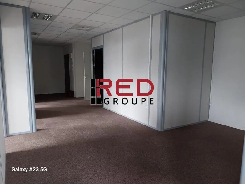 Bureau dans Éguilles à louer - Photo de l’immeuble – Image 2 sur 10