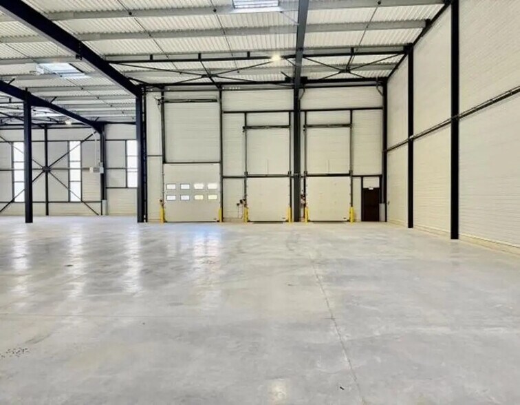 Bureau dans Trappes à louer - Photo de l’immeuble – Image 3 sur 19