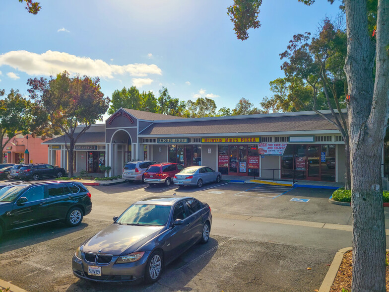 1150-1160 Arnold Dr, Martinez, CA à louer - Photo de l’immeuble – Image 1 sur 7