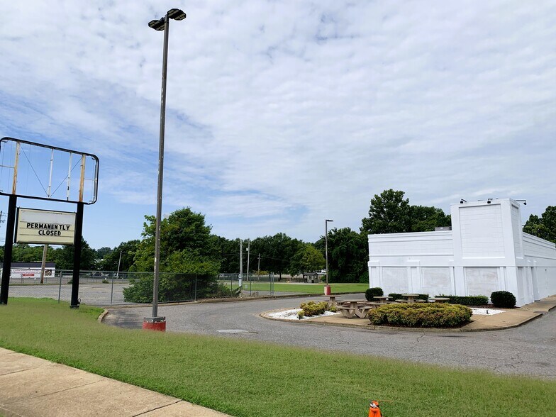 3623 Elvis Presley Blvd, Memphis, TN à louer - Photo de l’immeuble – Image 3 sur 6