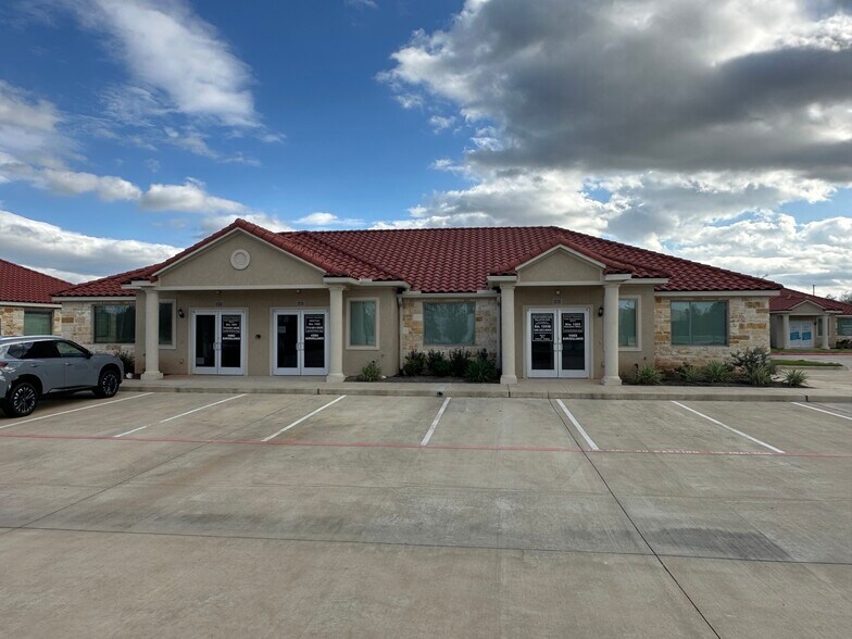 7070 Knights Ct, Missouri City, TX à louer - Photo de l’immeuble – Image 3 sur 12