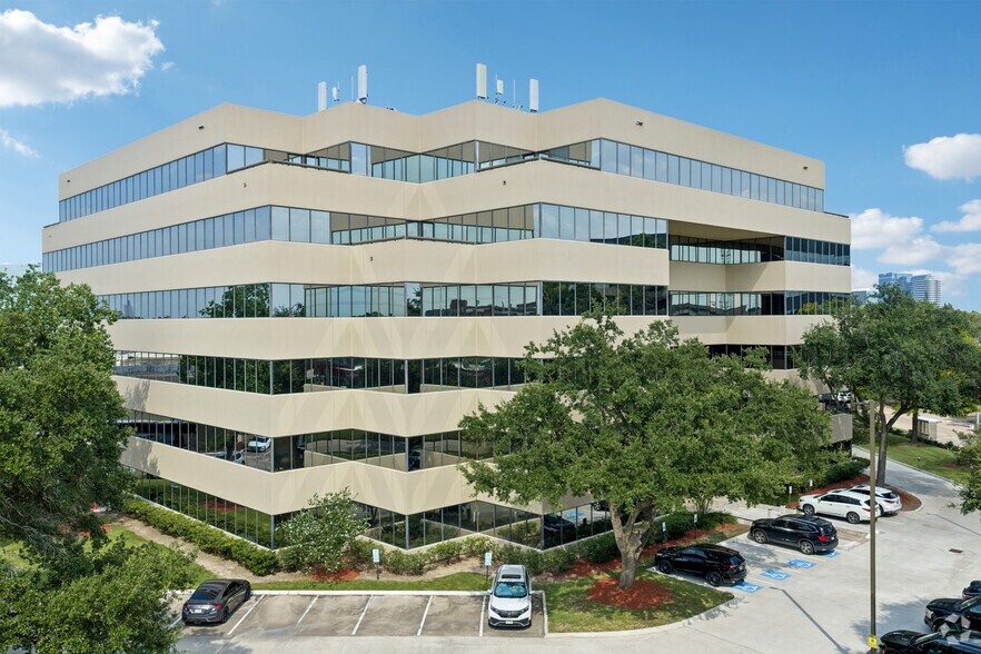 2825 Wilcrest Dr, Houston, TX à louer - Photo de l’immeuble – Image 1 sur 12