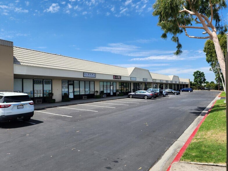 20800-20850 Carrey Rd, Walnut, CA à louer - Photo de l’immeuble – Image 2 sur 4