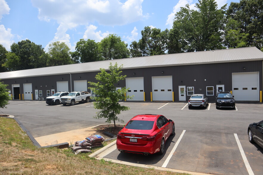 1700 Industrial Center, Charlotte, NC à louer - Photo de l’immeuble – Image 2 sur 9