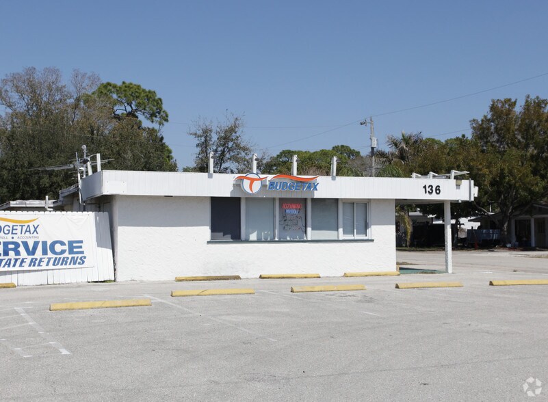 136 Pondella Rd, North Fort Myers, FL à vendre - Photo de l’immeuble – Image 2 sur 69