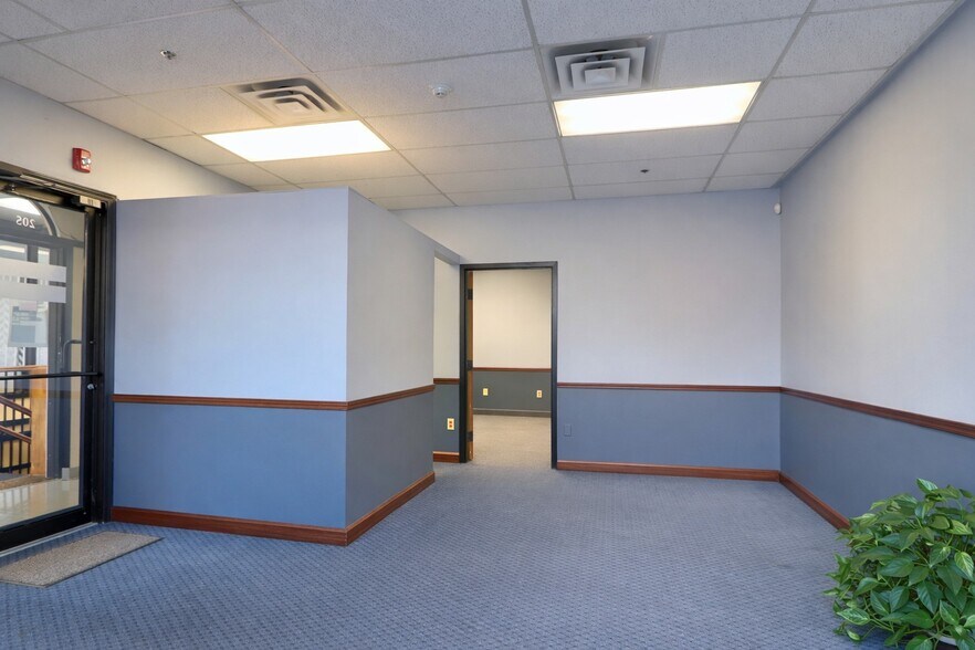 1 Franklin Sq, Geneva, NY à louer - Photo de l’immeuble – Image 3 sur 11