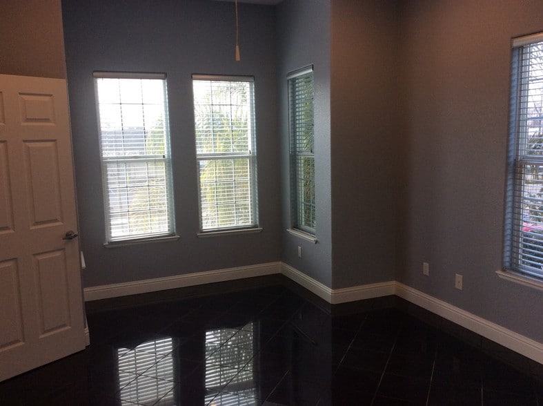 8330 Brentwood Blvd, Brentwood, CA à louer - Photo intérieure – Image 2 sur 48