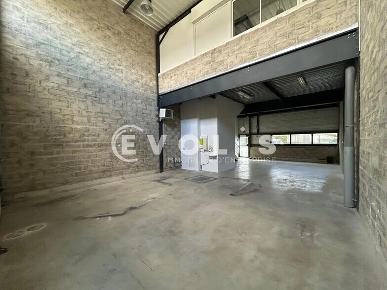 Local d’activités dans Montévrain à louer - Photo intérieure – Image 1 sur 8